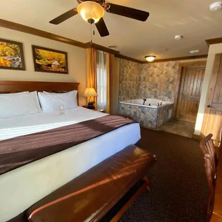 2 King Suites At Westgate Resorts, Gatlinburg, Sleeps 8 People With Waterpark, Minigolf, Zipline,